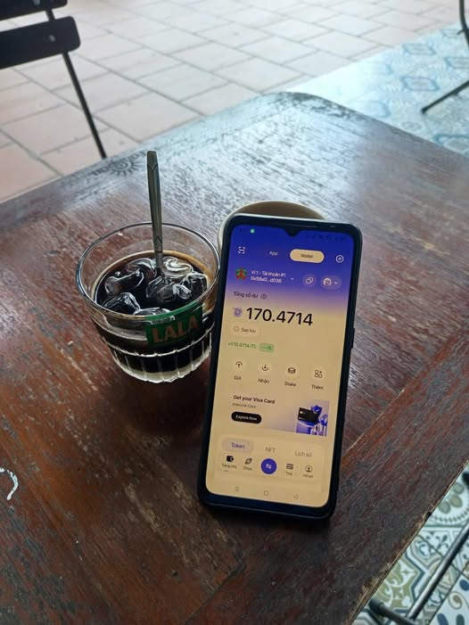 PKC189784's tweet photo. ☕️🚀 Mỗi sáng bắt đầu bằng một ly cà phê và thanh toán dễ dàng bằng ITL. Nhanh chóng, tiện lợi, đưa crypto vào cuộc sống hàng ngày! 🌐💎 #InterLink #ITLG #ITL #CryptoPayment #Web3 https://t.co/lgWNQl70Ue