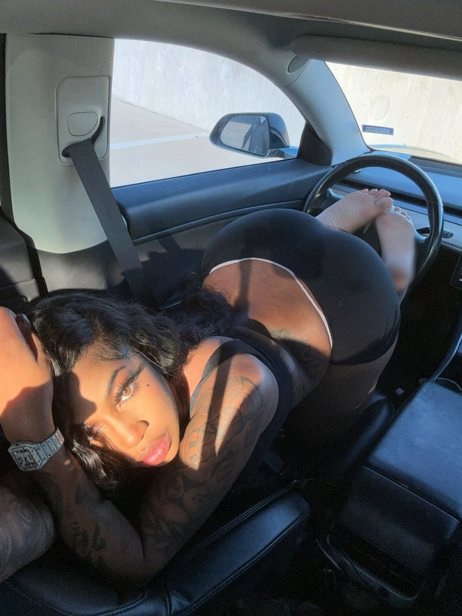 swrill_'s tweet photo. Car sex 😋 https://t.co/FwM3PbQbDj