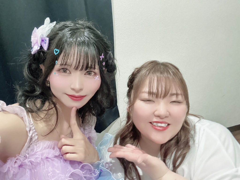 achiyan0618's tweet photo. 🎀まつりちゃん生誕祭🎂💜
MCとアイドルライフスターターパックで参加させていただきました🎤✨

ファンの皆様もメンバーの皆様も優しく迎えてくださって、とっても温かい空間でした🥹💕
チェキを撮ってくださった皆様も本当にありがとうございました😭🫶

改めて、まつりちゃんお誕生日おめでとう🎉🎀
素敵な一年になりますように💐💜
呼んでいただきありがとうございました✨

本当はいろんな方とお写真撮っていただいたんですが、手元にあったのがさおちゃんとのお写真だけでした🥹💕
ということで、推しメンのさおちゃんとのお写真を載せます🤭💜笑