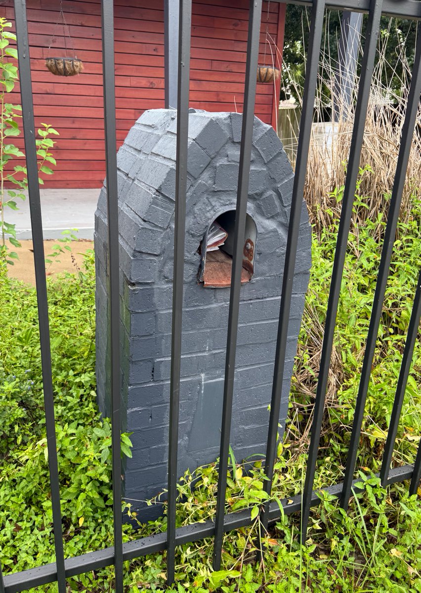 PhoenixAzulHTX's tweet photo. Destroyed this ugly hurricane-proof solid concrete mailbox with the help of some neighbors

All that’s left is this huge metal pipe and the concrete

It’s going without a fight!! https://t.co/OHjGVazg96