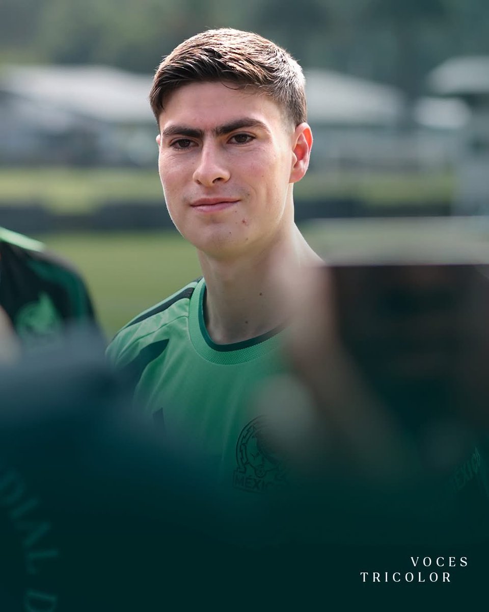 LorenaGarciaRmz's tweet photo. Es el mejor goleador mexicano de la Liga MX dos torneos consecutivos, tiene condiciones para emigrar a Europa y una carrera muy prometedora. Es disciplinado, tiene un físico cuidado, es un chico bien educado, ¿qué más querías Vasco?, ¿QUÉ MÁS QUERÍAS? Te amamos Hormiga 🥹✨💚 https://t.co/XMXxFU5mgV