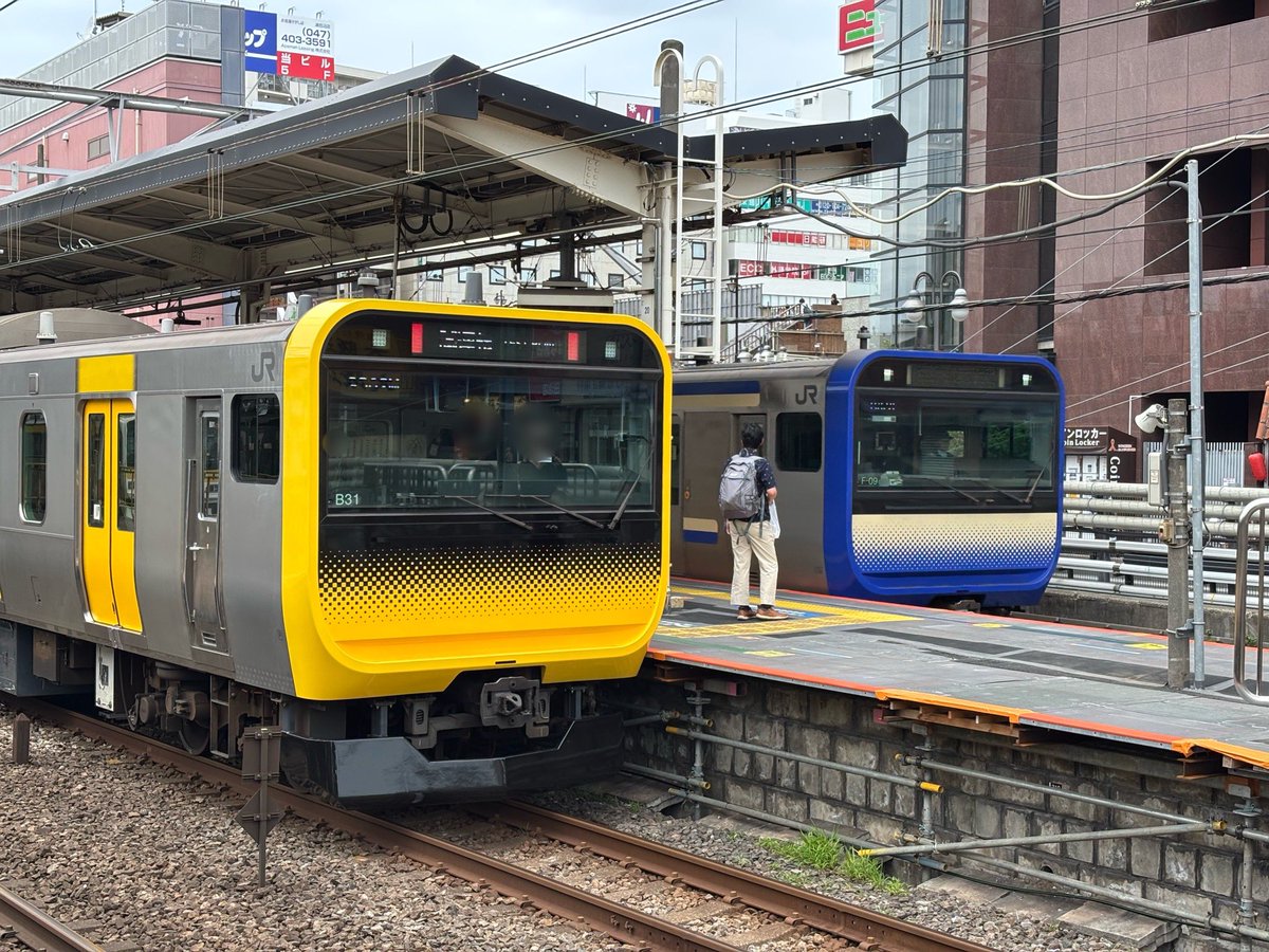 TANIGUCHIAIRl's tweet photo. なかなか新型に恵まれなかった総武線だが、E235系が並ぶと圧巻だな https://t.co/VvsRhikawX