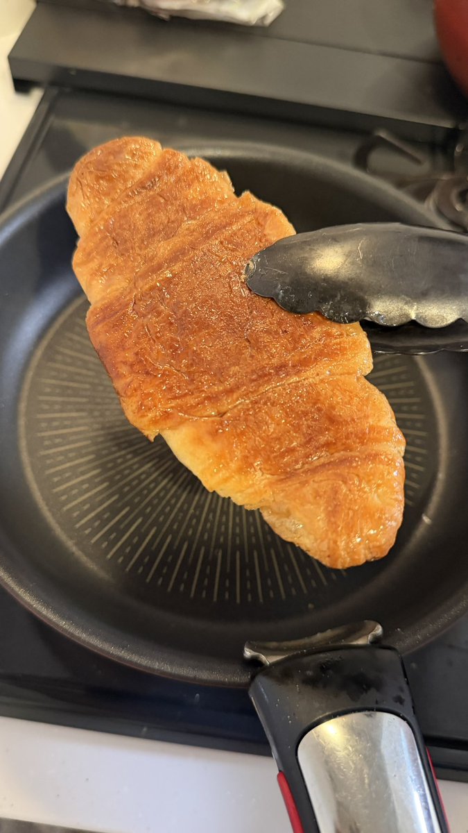 marumi_kitchen's tweet photo. シュガーロール、ぺったんこにしながら焼いてみ？飛ぶぞ？ https://t.co/FLEfI9dnAu