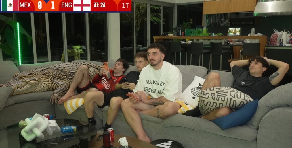 Nicolas11223343's tweet photo. El cocoliche durante el partido. https://t.co/xEDghrRkM2