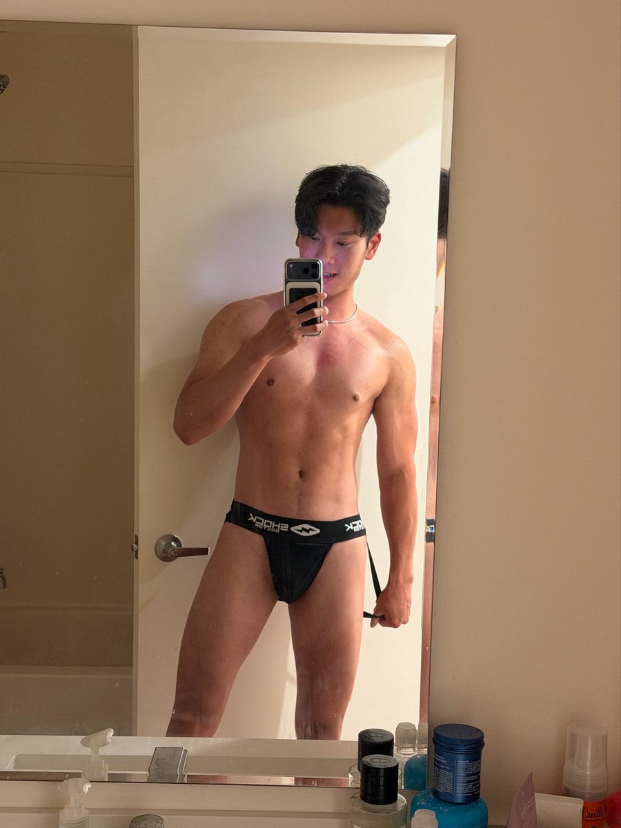 Nickzfdc's tweet photo. Bought the wrong size(M)… who wants it? https://t.co/TXQ1xUS3QV