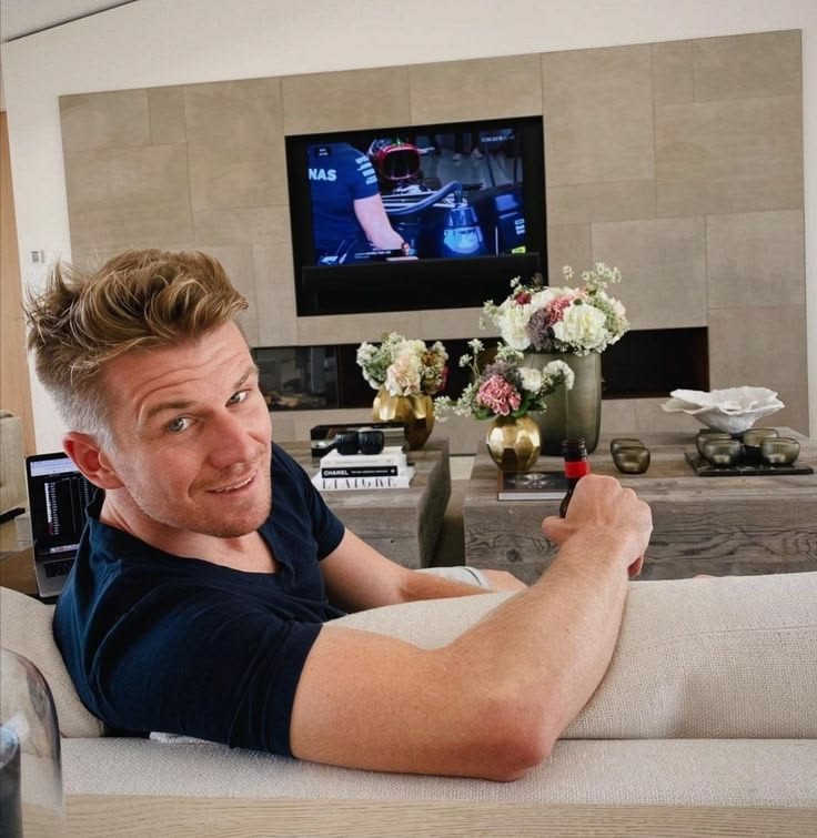 hoonsriceball's tweet photo. ♡ gabico au ♡
onde gabriel bortoleto posta um tweet na sua conta oficial achando que era na rant
ou
onde nico hulkenberg se depara com um tweet engraçado de seu colega de equipe
#gabico #f1 #au https://t.co/lbP2GDgn0H