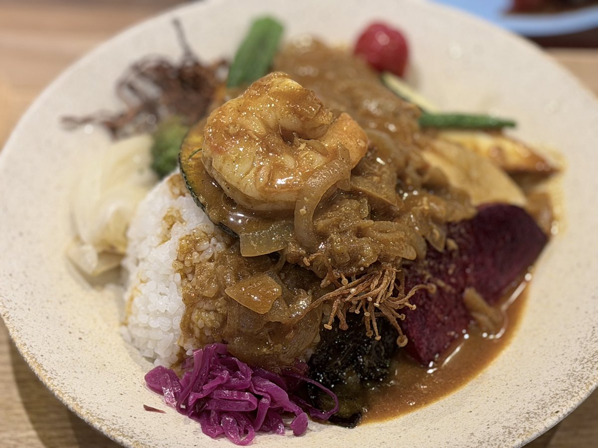 wdb201126's tweet photo. Spice and Vegetable 夢民 虎ノ門店
20種の野菜カレー
昨日流れてきたカレー屋さん わからずに適当に頼んだら凄くなったけど、おいしかった。 https://t.co/w2iRZSEY8v