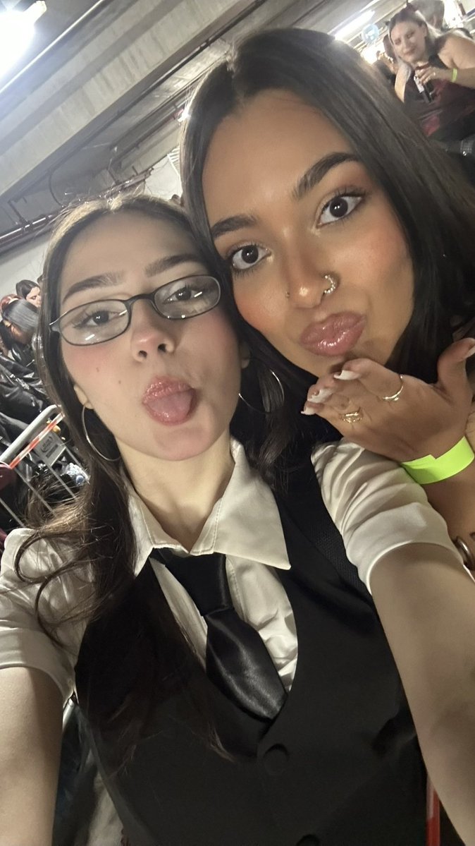 nikisantista's tweet photo. quando você encontra sua mutual linda 🎀 @caprilogys 🩷 https://t.co/HrKLFtXScD