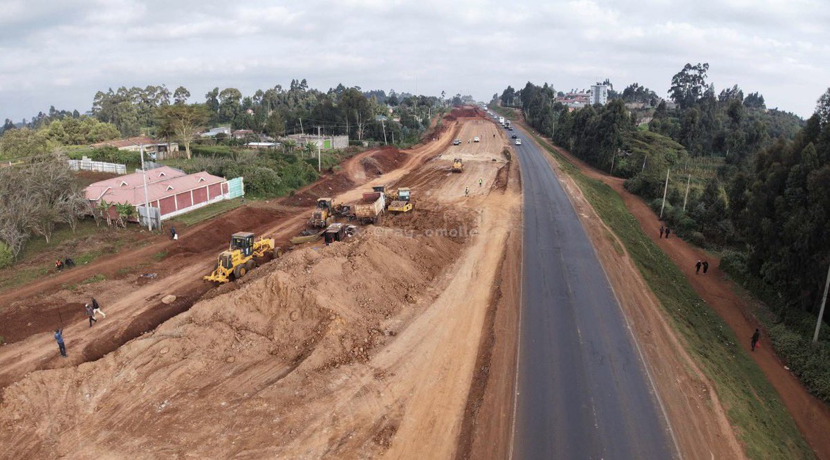 EtalePhilip's tweet photo. Our brother from Wamunyoro village who never travels beyond the Murima told us that on the Rironi-Nakuru-Mau Summit road, “Ukieda huko hutapatha atha hurubaro kwa barabara”… hehe https://t.co/i726FCGEKT