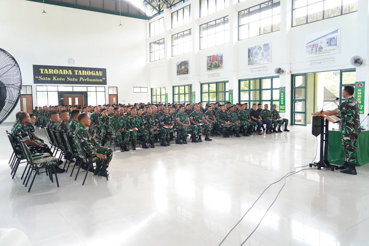korem142's tweet photo. Jam Komandan Jadi Momentum Pembinaan, Danrem 142/Tatag Tekankan Hindari Pelanggaran dan Tingkatkan Ketakwaan Prajurit https://t.co/I7pgGbtySL