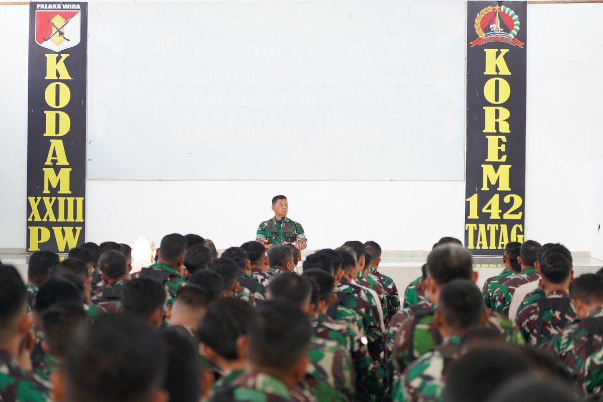 korem142's tweet photo. Jam Komandan Jadi Momentum Pembinaan, Danrem 142/Tatag Tekankan Hindari Pelanggaran dan Tingkatkan Ketakwaan Prajurit https://t.co/I7pgGbtySL