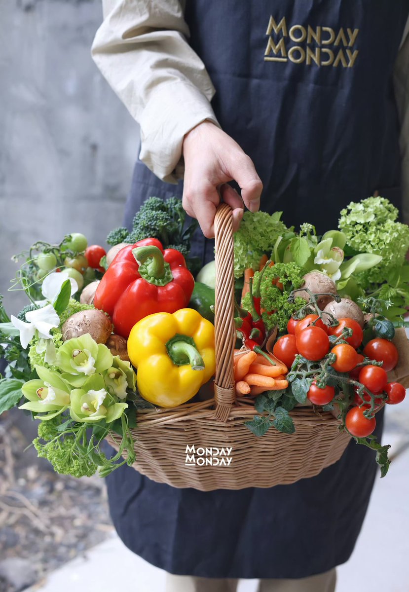 NinaKinnundirl's tweet photo. Fresh seasonal veggies just arrived at our local market! Grab crisp broccoli, ripe tomatoes and sweet bell peppers for your weeknight meals—healthy u0026 affordable. https://t.co/DFQMVZc0mG