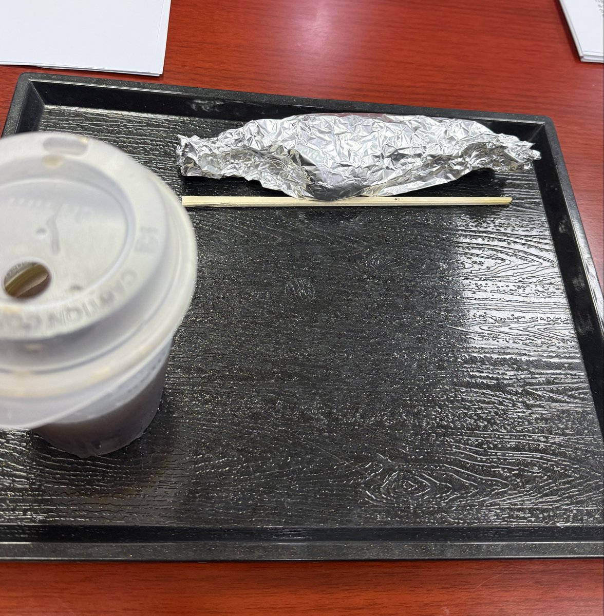 kimmeengeon's tweet photo. 김밥과 함께 마시는 아이스아메리카노 맛있노. 

경상도 사투리 탄압하는 문화독재에 
답답하던 속이 아이스아메리카노 한잔으로 좀 풀리노. 

이제 어디가서 문화적 다양성 말도 꺼내지마래이. https://t.co/FkOgoXp0c6