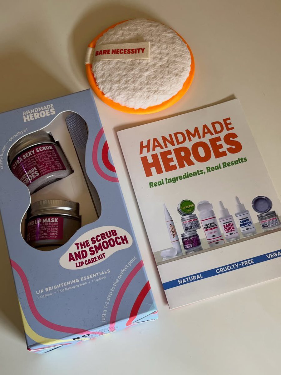 naylabels's tweet photo. lily collins pun guna tau handmade heroes ni, korg bila lagi? the lip mask srs best, apply malam dkt bibir kering merekah, bangun pagi je dah lembap, pakai everyday tak miss mmg bibir sentiasa rasa hydrated, the scrub pun best juga pakai once a week https://t.co/r7pVASv7Jr