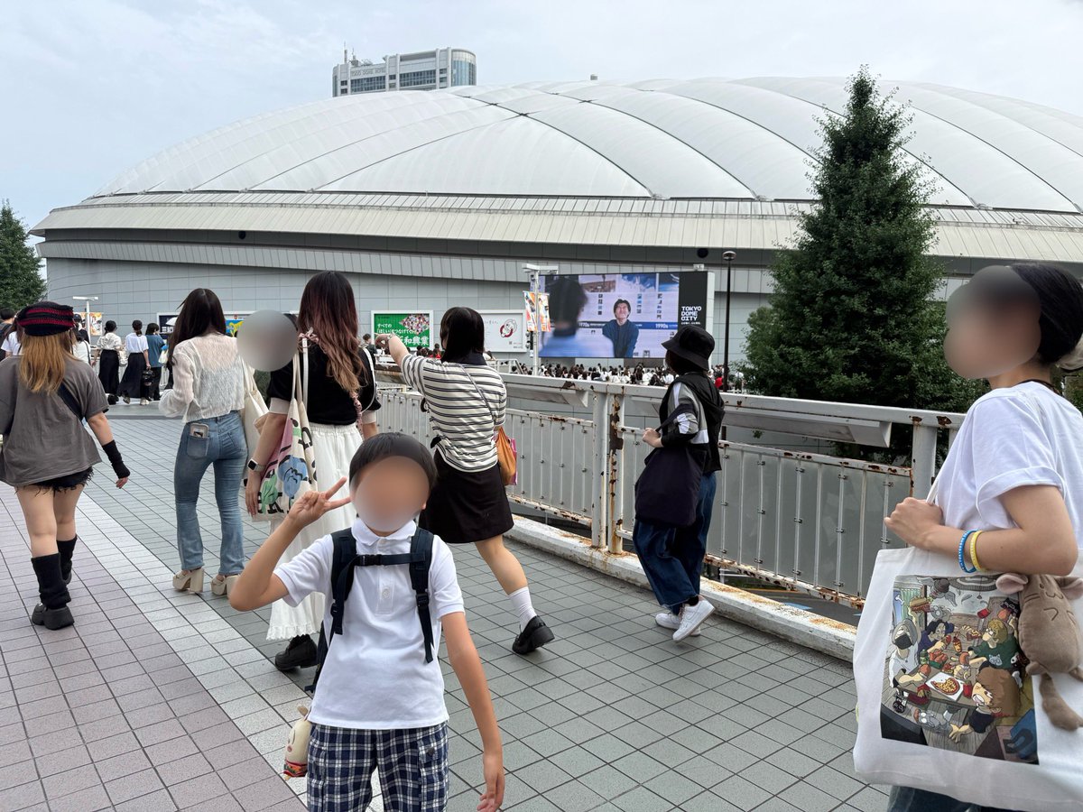 kp_0809_'s tweet photo. 待ちに待ったTOP4東京ドーム公演‼︎
ただただ毎日朝から動画見て
元気をくれるキヨに会いたくて
息子と一緒に参戦いたしました🥹❤️
3時間半の公演で息子がどうか心配やったけど全然楽しんでて嬉しかったなぁ。。
また明日から頑張ろー💪🌟
#TOP4TOKYODOME2 https://t.co/YrB8kOgloj