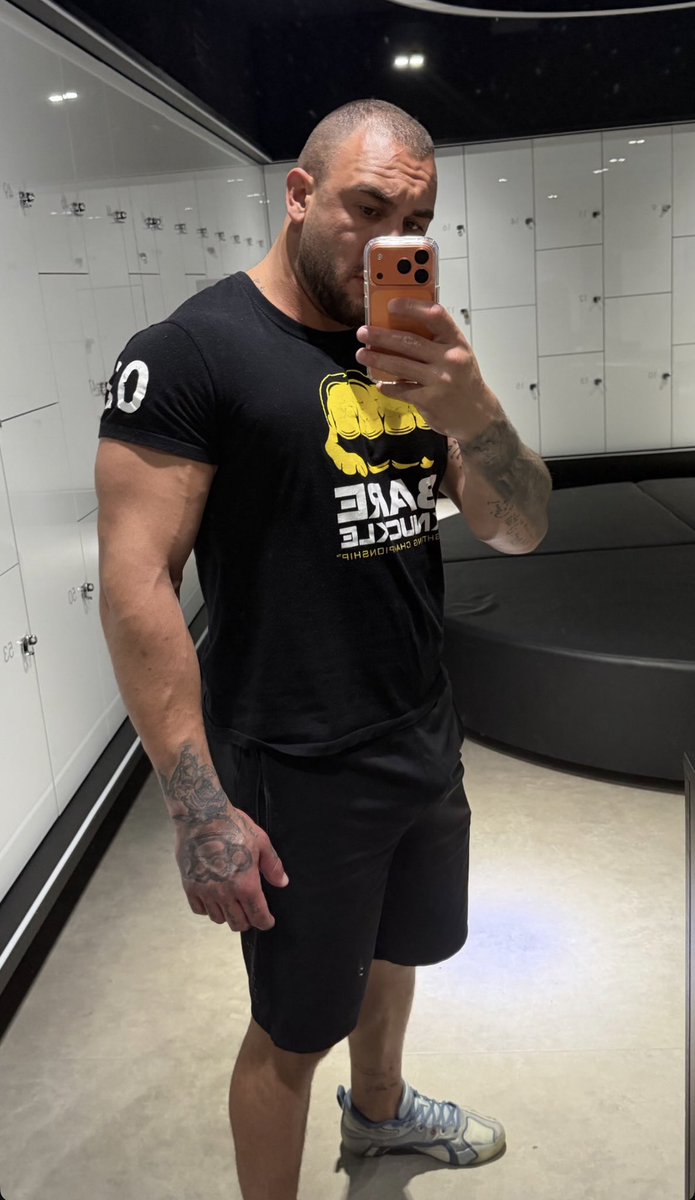 IvoIvo6969's tweet photo. Много искам да му душа дебелия кур 🍆🤤 https://t.co/3cSmhmCkUJ