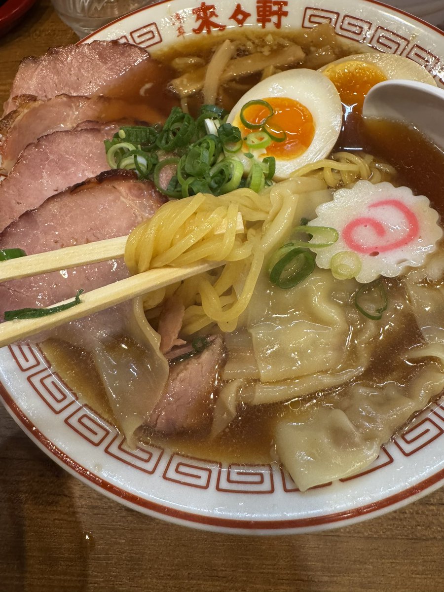 darunkoyuki's tweet photo. ちょうど東京に来れたので、浅草来々軒に来れました
特製ラーメンを食べましたが、まさに昔ながらのラーメンといった感じで、とても美味しかったです
次はビールをいただきたい https://t.co/tTCPEOYpdW