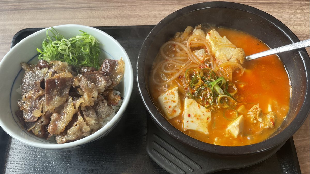 AT_doudesyou's tweet photo. 平日の昼間っから
スンドゥブチゲ + α https://t.co/Nz1MysfoQf