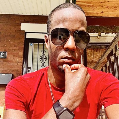 LavineDom's tweet photo. #RedOut😃‼️ https://t.co/wY5pb2SebH
