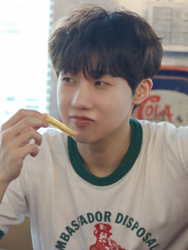 kyu__face's tweet photo. #김성규얼굴 https://t.co/NzF6lbUCaM