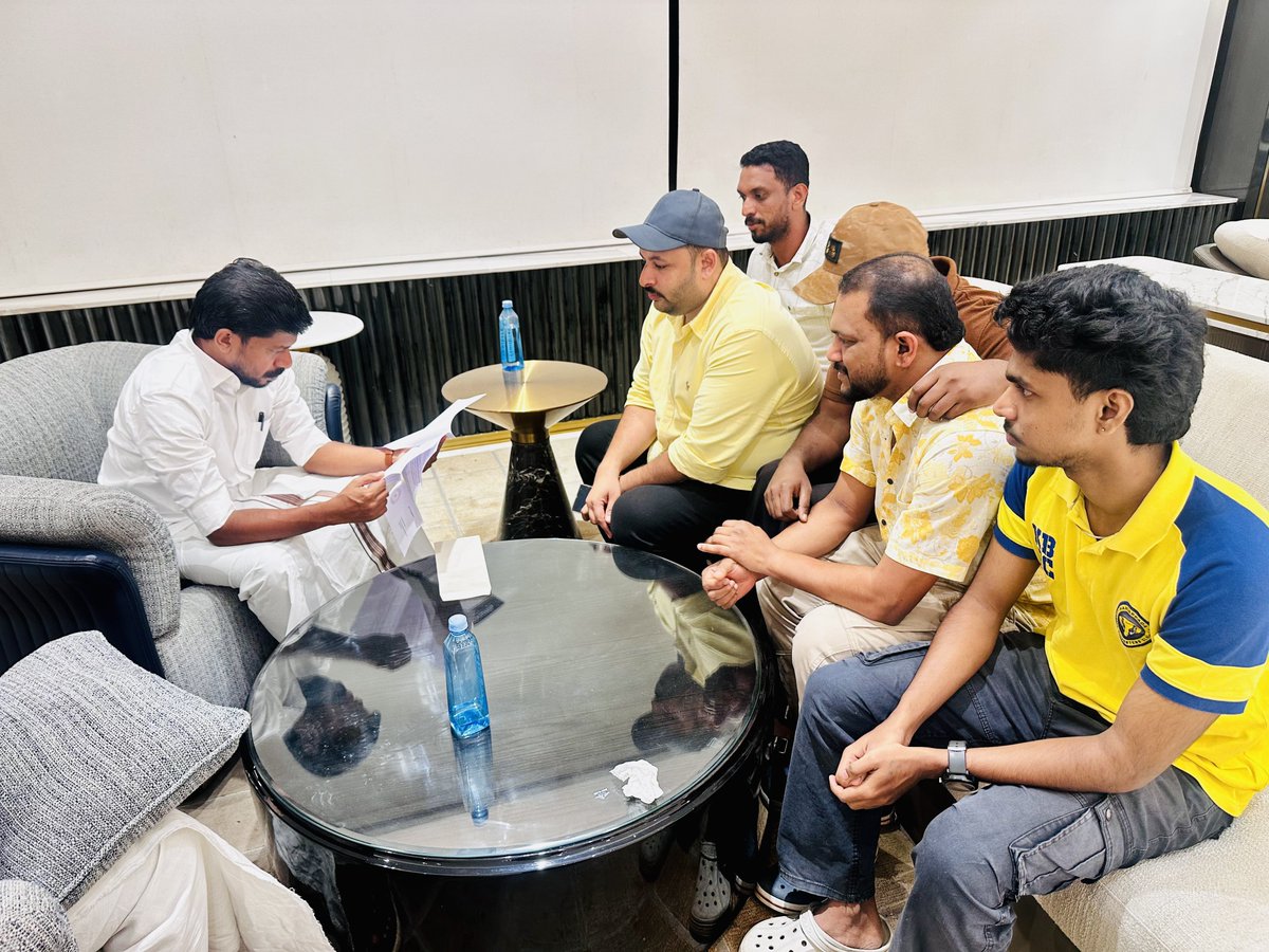 kbfc_manjappada's tweet photo. FOR THE GAME | FOR THE FANS | FOR A BETTER TOMORROW. ⚽💛

Manjappada met Hon. Minister O.J. Janeesh and submitted a memorandum highlighting key issues concerning football in Kerala, its ecosystem, supporters, and Kerala Blasters FC. https://t.co/tUrSgostoP