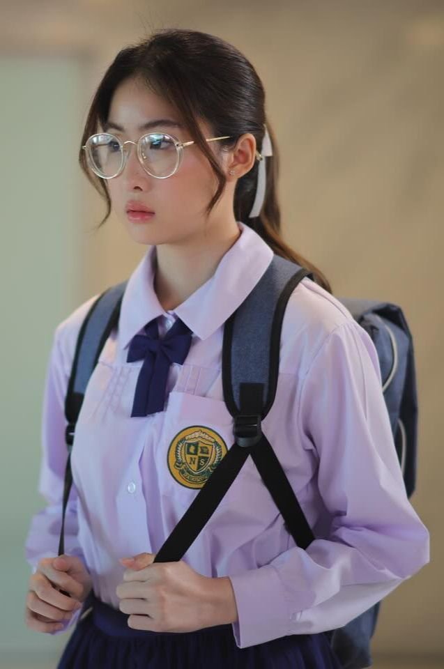 soft4_girls's tweet photo. #YokoApasra‌

how i met her                           still with her https://t.co/PbLfytpKfZ