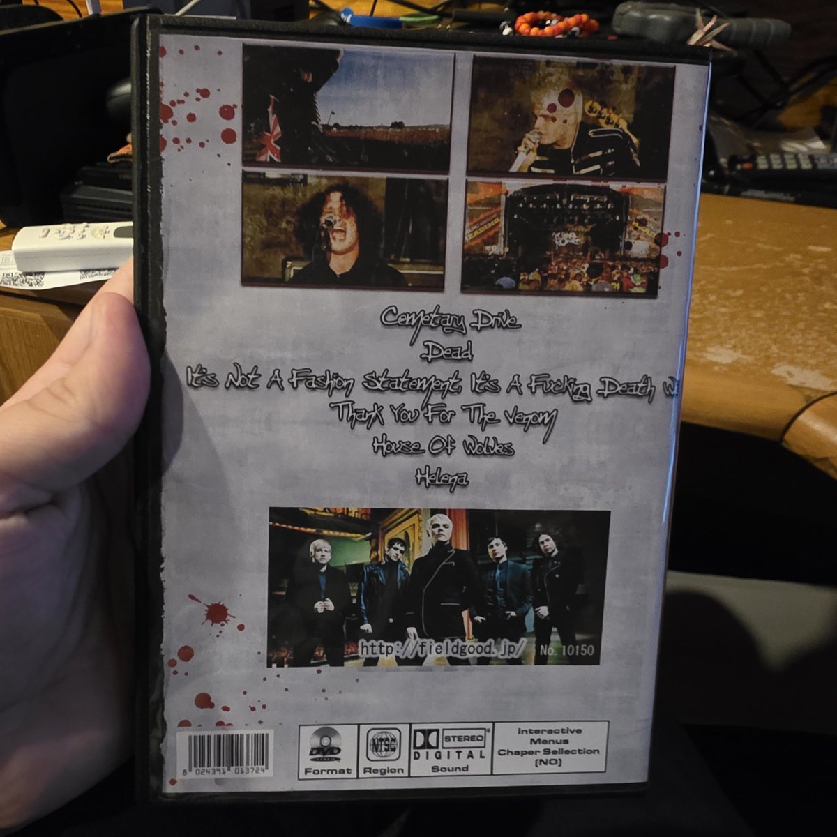 coopercastille's tweet photo. An MCR bootleg DVD containing a TV broadcast of their Reading Festival 2006 highlights! #mychemicalromance #bootleg #dvd #readingfestival https://t.co/1f6L47CqbC
