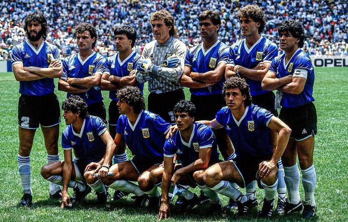 dlavarini's tweet photo. @AztecaDeportes Los únicos que les ganan a los ingleses en el estadio azteca https://t.co/qE8O9liBoC