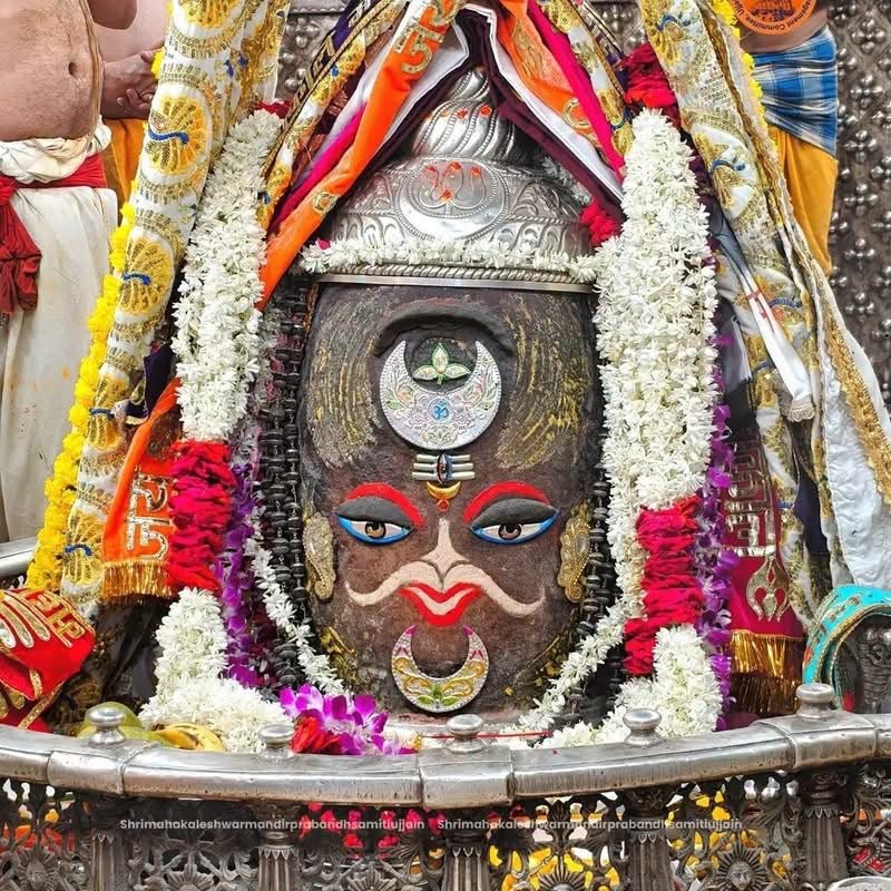 Universal_Anand's tweet photo. 🙏 जय श्री महाकाल 🙏
श्री महाकालेश्वर ज्योतिर्लिंग का भस्म आरती श्रृंगार दर्शन 06-07-2026 https://t.co/RuEX0ijNGG