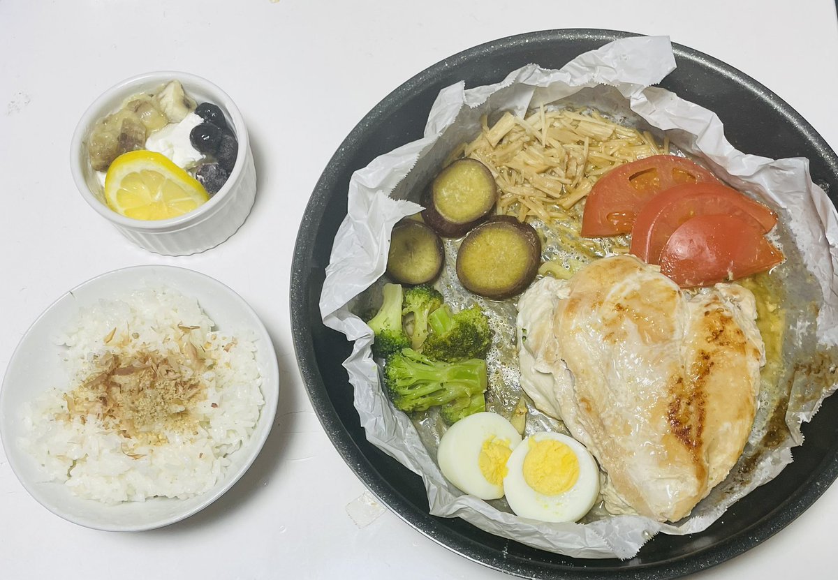 labret_ghost's tweet photo. 朝は寝てたので昼メシからスタート！ https://t.co/KUFoe2BLnH