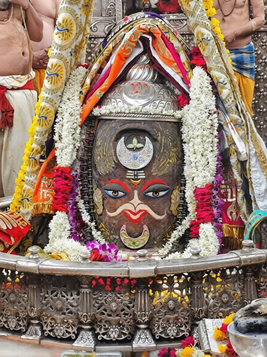 RajeshJ09171800's tweet photo. 🙏जय श्री महाकाल 🙏

श्री महाकालेश्वर ज्योतिर्लिंग का आज का भस्म आरती श्रृंगार दर्शन

आषाढ, कृष्ण पक्ष, तिथि - षष्ठी, संवत् २०८३, 
 सोमवार, 6 जुलाई 2026

ॐ नमः शिवाय🙏 https://t.co/WJCgf3F65v