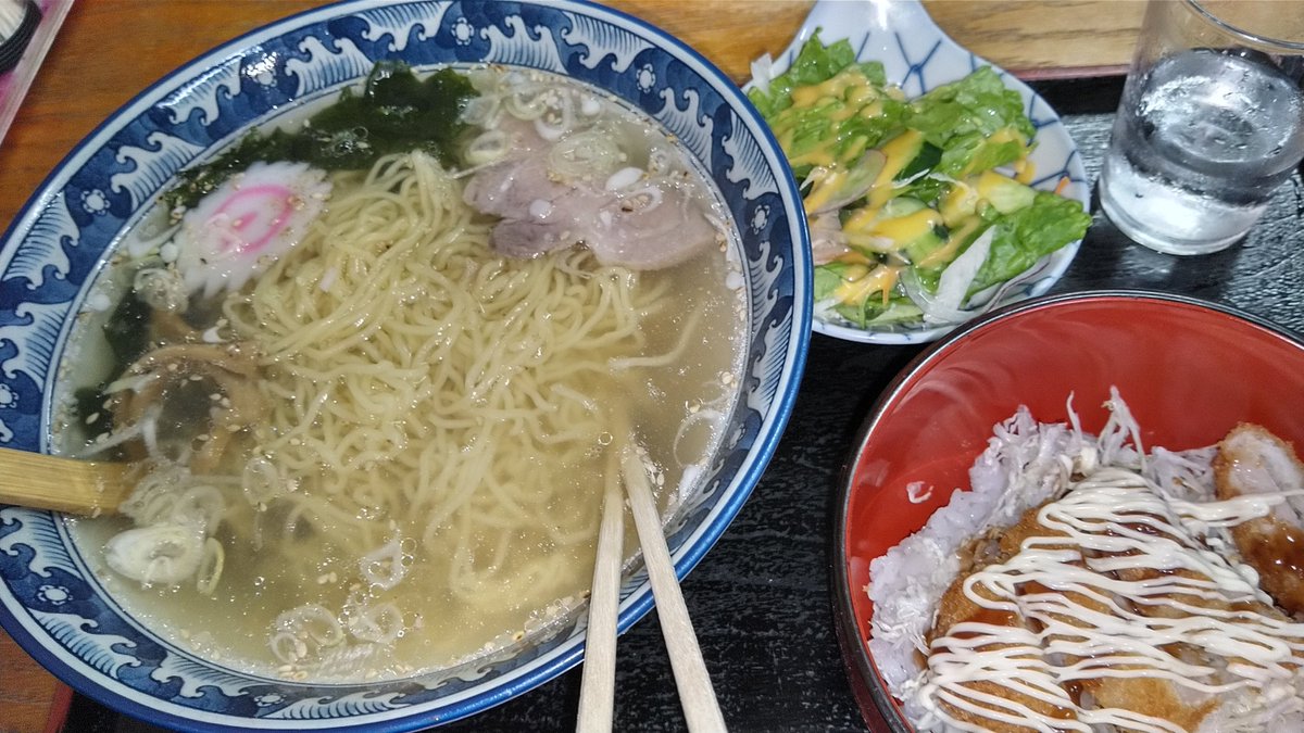 hide_Sony99m2's tweet photo. スタバ🍜ちた

身内の訃報が届いたので火曜～木曜まで潰れる予定です😅

水曜日だけ出席になるかもだけどね💡 https://t.co/0x9ELtAGec