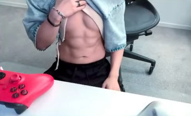 s3ren6ipity's tweet photo. OH MY ABS FLASHUM IS HERE https://t.co/arzZsAmcsh