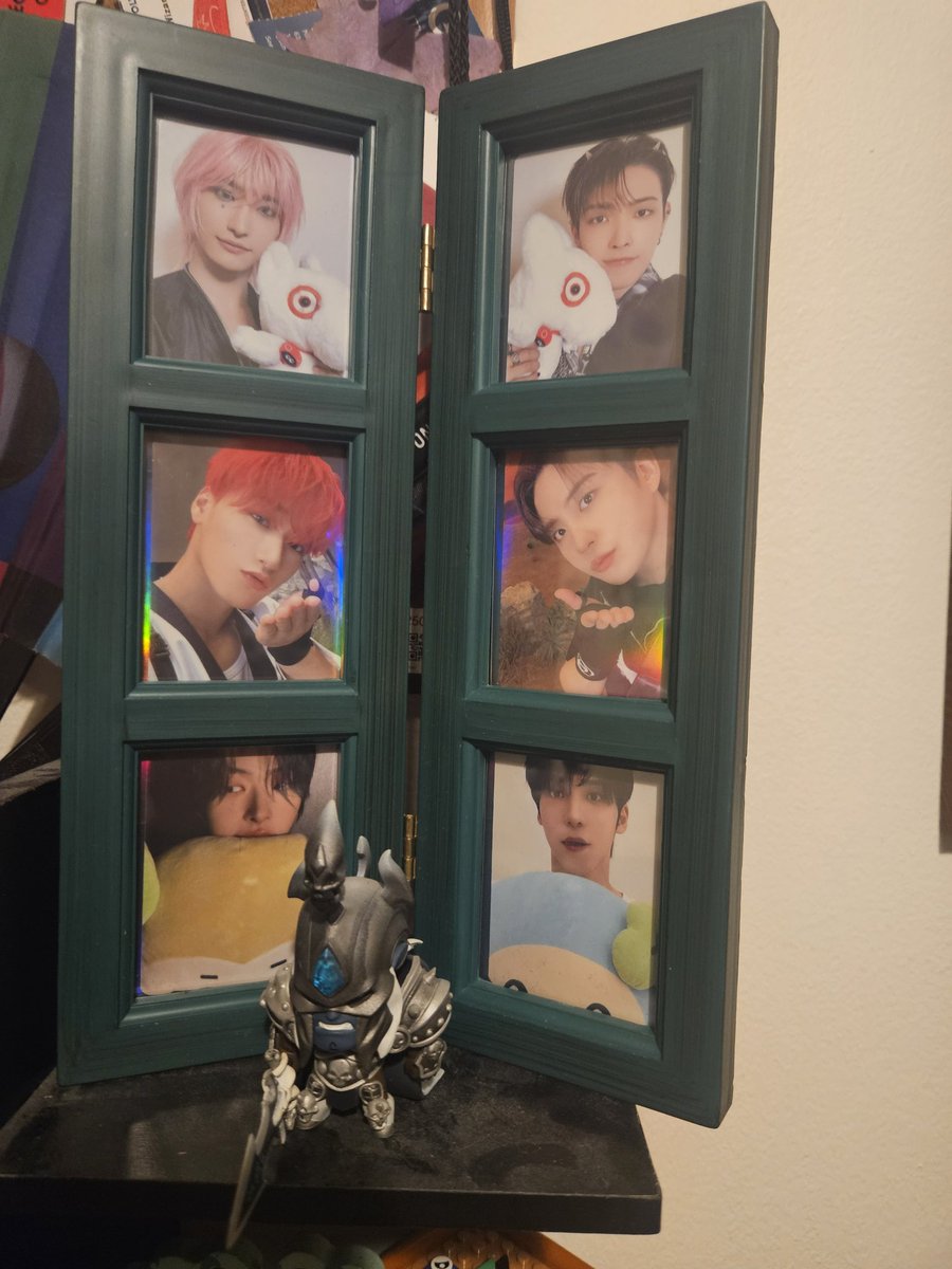 Kaiacyan's tweet photo. Thrifting adventures! Found these 2 photo frames and pc fit perfectly in them! https://t.co/jRMPxJ53IN