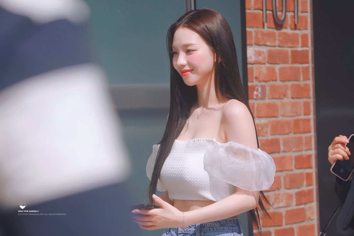 0411_meowfist's tweet photo. 220707 🐈‍⬛

#카리나 #KARINA
#에스파 #aespa https://t.co/kUxwOmfwg2