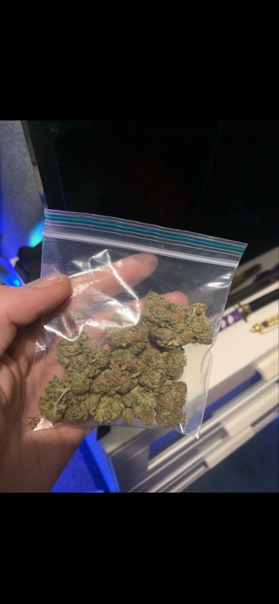 Tommy23dicka's tweet photo. Mình có bán 🥦 ở khu vực HN,ae nào có nhu cầu lh mình nhé.Có nhận ship quanh kvuc HN https://t.co/bzOUzpxfl0