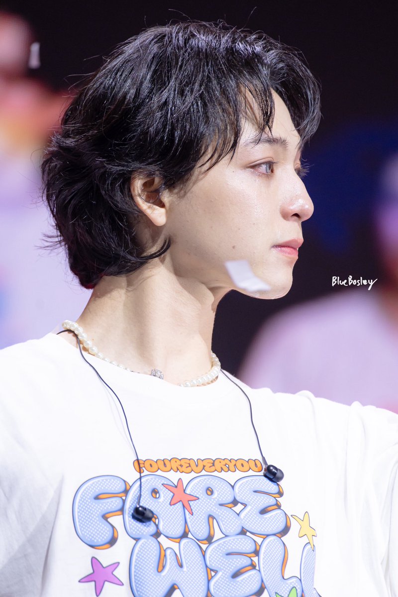 bluebosley's tweet photo. ขอโทษที่มองว่าคนๆนึงร้องไห้สวยมาก
แต่ไม่ใช่แค่มันสวยด้วยภาพ 

แต่มันสวยด้วยความรู้สึกที่มองเห็น 

@basjtr  

LAST MEMORY WITH FOUREVER YOU 

#FoureveryouFarewellParty #บาสเด็กอ้วนที่แท้จริง #bbasjtr https://t.co/0Y6etM4EMv