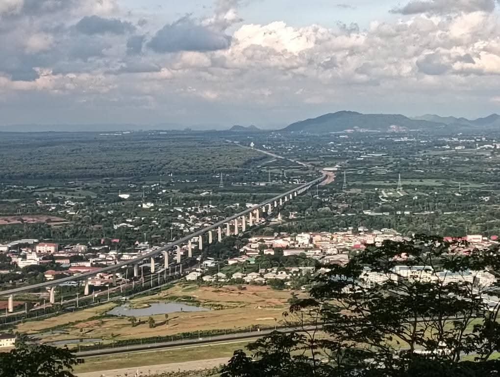 KvsDa86739's tweet photo. บรรยากาศบนเขามะกอก มวกเหล็ก https://t.co/aMEo57k328