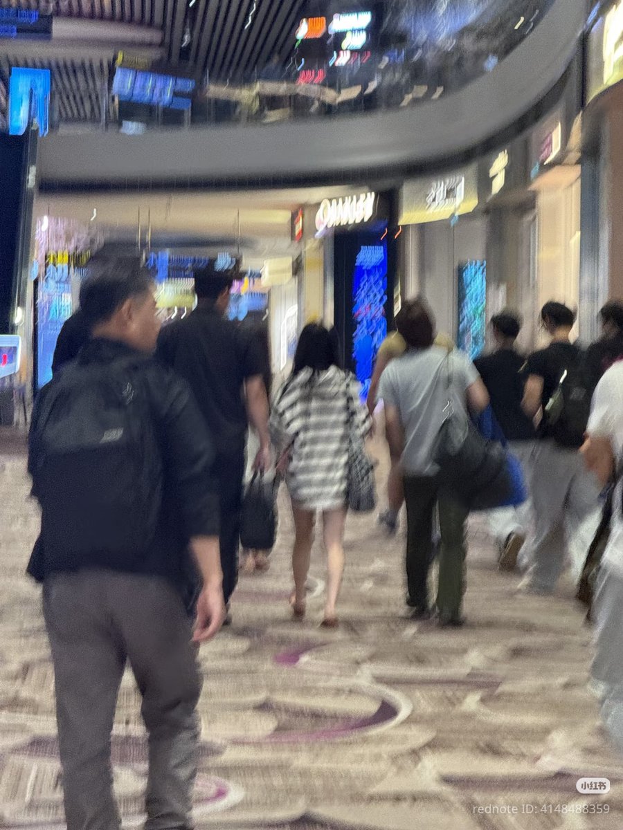 irene_global's tweet photo. Irene bought water for 2 people at Singapore's airport since they had no cash on them 🥺

“I got treated to water by Bae Joohyun!!

The night before yesterday, I was buying a bottle of water at a convenience store in Singapore Airport. Just as I was about to pay, unnie walked in. I was so surprised and happily greeted her. She then went off to pick out some things.

When it was our turn to pay, the cashier told us it was cash only. My friend and I didn't have any cash, so we were about to put the water back.

Unnie noticed us. She had just finished choosing her items and was about to check out when she turned to us and asked, “You don't have cash?” (in Korean).

We said yes, and she made a little waving gesture with her hand, calling us over. (P.S. She looked so cool)

Then, we waited while she collected the staff's items, then she turned around and reached out her hand, asking for our water. (P.S. I was screaming internally.) We handed her our bottles so she could pay for them together with her own things.

After that, we waited outside for her to finish checking out. When she came out, she had the person next to her hand the water back to us.

In the end, my friend and I each gave unnie a box of snacks we had brought to thank her. She accepted them personally with a big smile.

Unnie is so wonderful. I'm going to love her for the rest of my life 😭”

#IRENE #아이린 #RedVelvet @RVsmtown