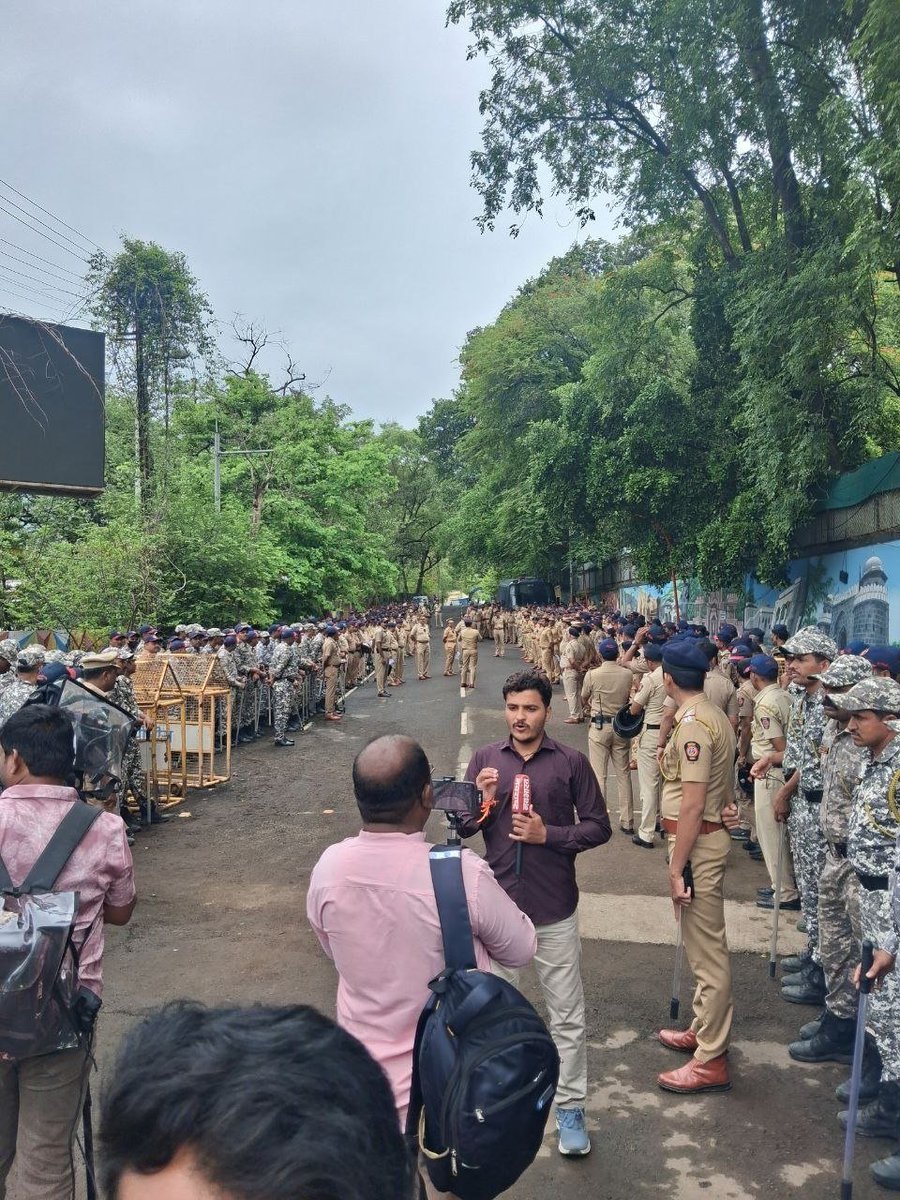 PritamJarwal's tweet photo. Chhatrapati Sambhaji Nagar mpsc offline exam aandolan #mpscoffline #mpsc #cmo #offlineexam https://t.co/FY2uXffRJ3