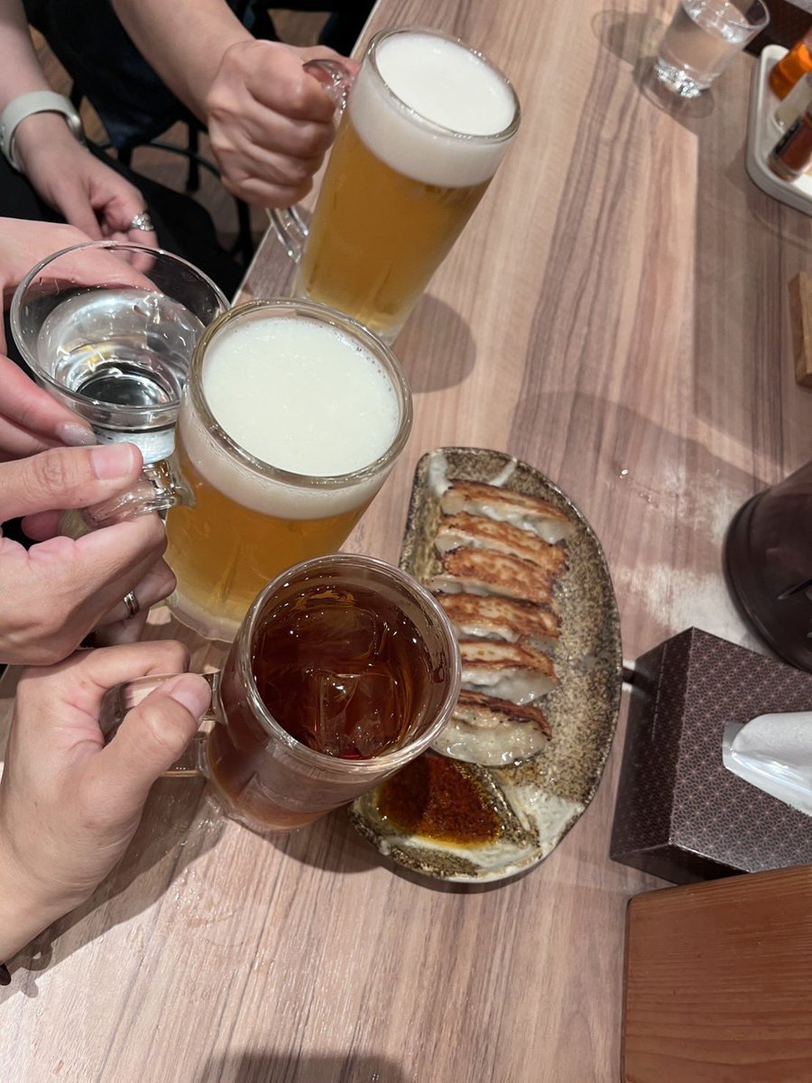 mon_suco's tweet photo. やっぱり食べたいと並んで一幻の🍜
私は運転手だから水で乾杯🍻最後にサッポロクラシックだって笑 https://t.co/FHPyK1JKuN