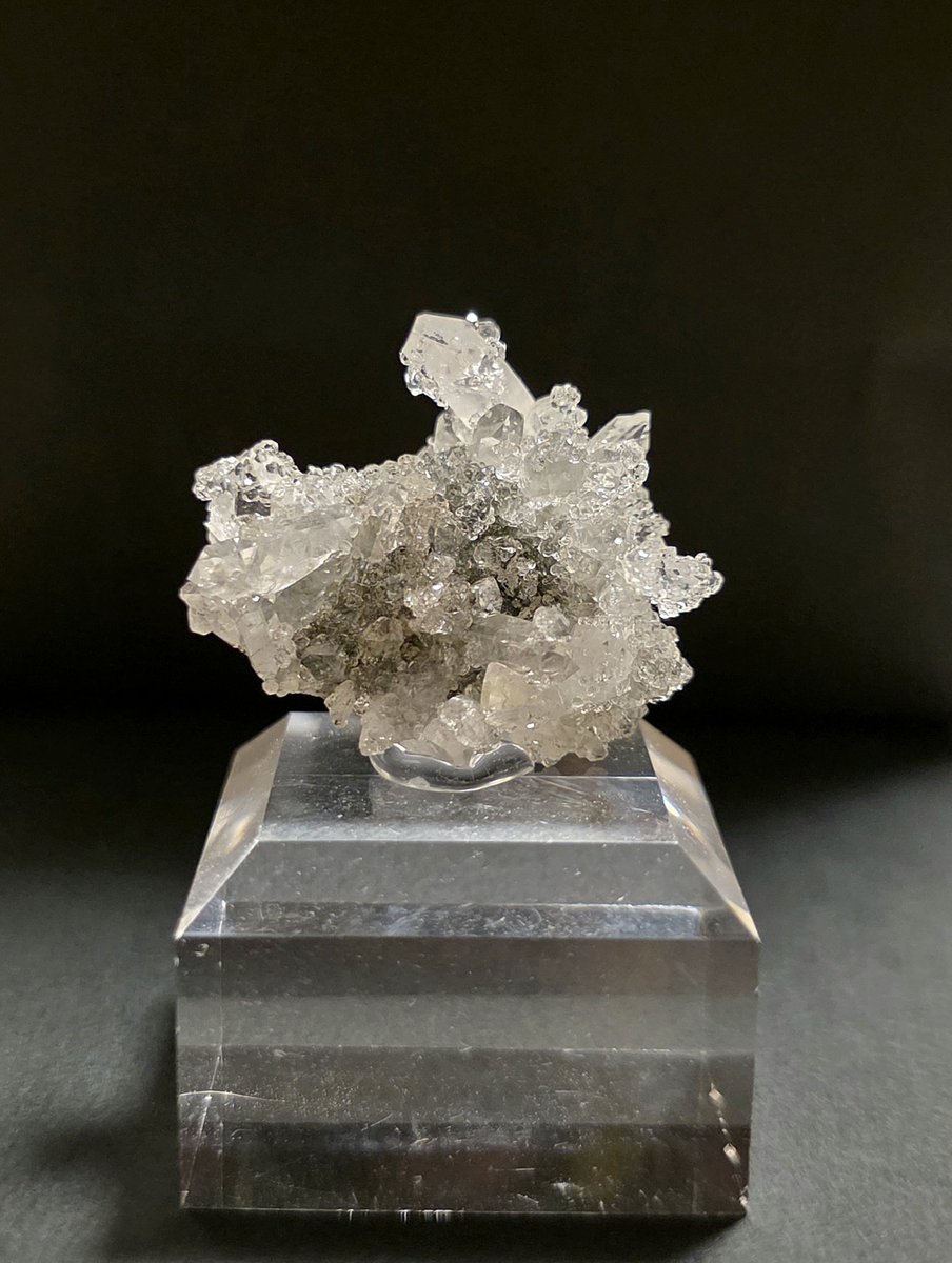 rfsm26's tweet photo. お迎え品②
🇳🇦クォーツ
@crystalworksjp さんにて
これもキラキラ！透明度の高いクォーツにアナルシムがたっぷりで、動かすとキラキラが止まらない✨
#ミネラルザワールドin横浜 https://t.co/c4S96e9PRg