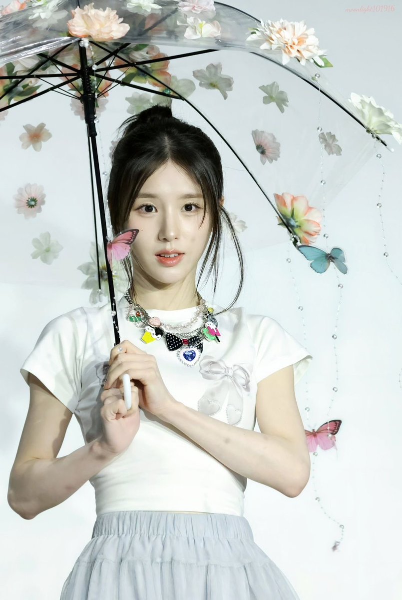 heejin tweet media