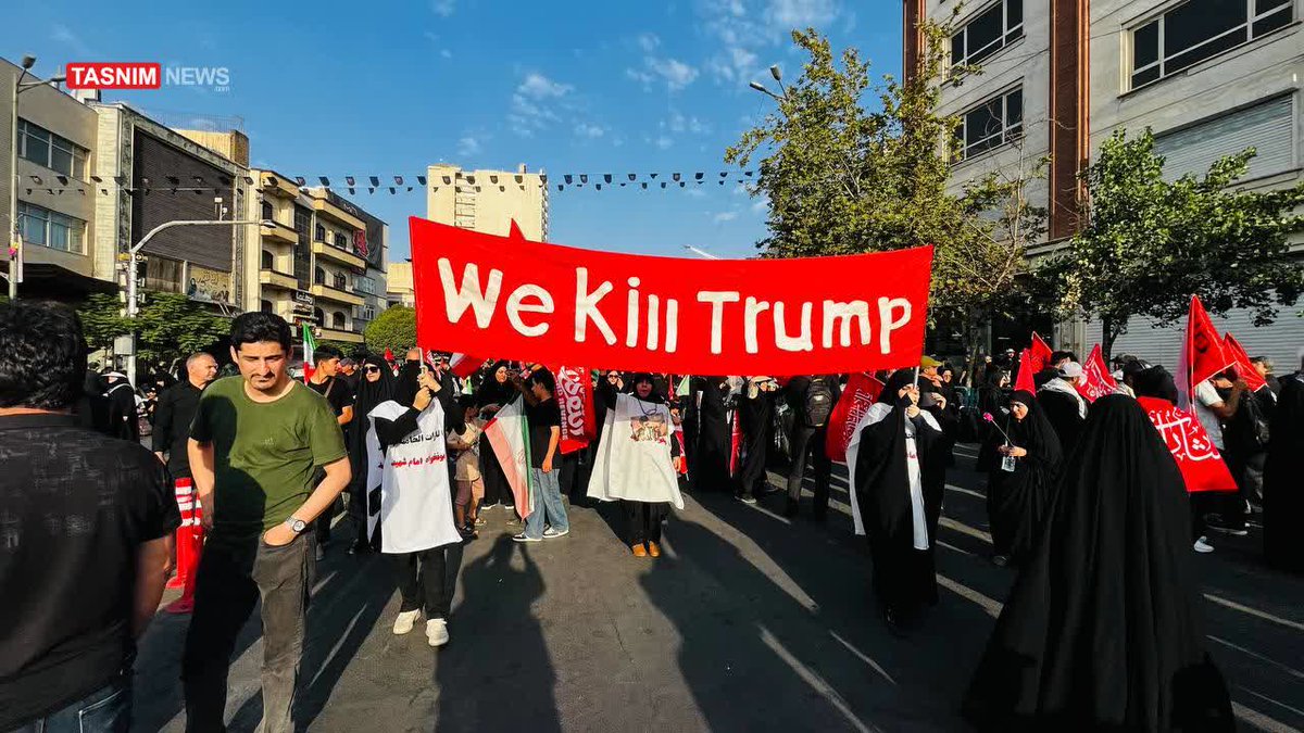 khodapsrast's tweet photo. هم دشمن بدونه و
هم اونایی که دلشون می لرزه بدونن
امروز ما برای خونخواهی اماممان  به
میدان اومدیم.
    ما با امریکا پدر کشته گی داریم.

#باید_برخاست 
#MartyrKhamenei
#WeMustRise https://t.co/avjR91YDD4