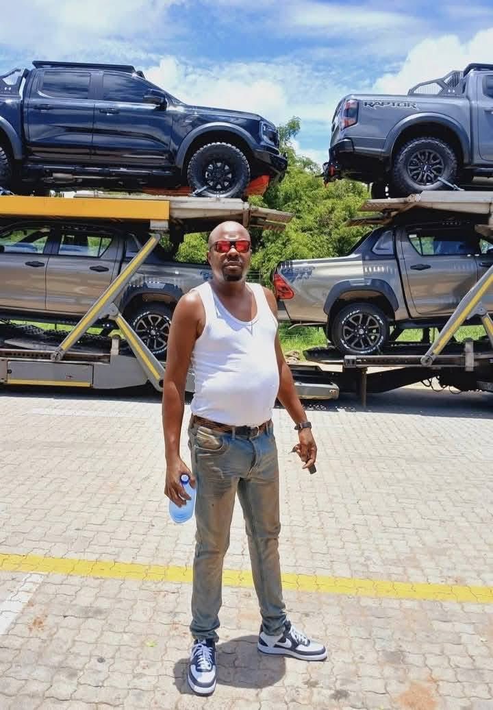 Koena_za's tweet photo. Meet Khumbelo Motsepe self taught Chef and  Vaal University graduate... despite having rich surname..Motsepe struggled to find a job after graduating even after numerous time of submitting cvs to different companies..his uncle gave him R200 to buy voucher..instead he used the money to start a business.. he only started the cooking business with 1 chicken  and half of cow head..since then his business is doing very good till to date and his not willing to look for any job anymore.

The place has been visited by many famous people including President of South Africa..and other Radio stations veterians

His menu includes 

Mogodu
Cow heels
Cow head 
Fish
Beef meaty bones
And more 

He is based in Tembisa outside indlela training center on your way to oakmor station, from Midrand you use Olifantsfontein road and turn turn right on the last robot before you join R21.. From Pretoria you use R21 and offramp via Olifantsfontein road then turn left on the first robot.. From Kempton using R21 you offramp via Olifantsfontein road then turn left on the first robot.. Zwibodoni Ha Motsepe on Google maps /waze.. 0824097146 calls and Whatsaap.

 To support him.
