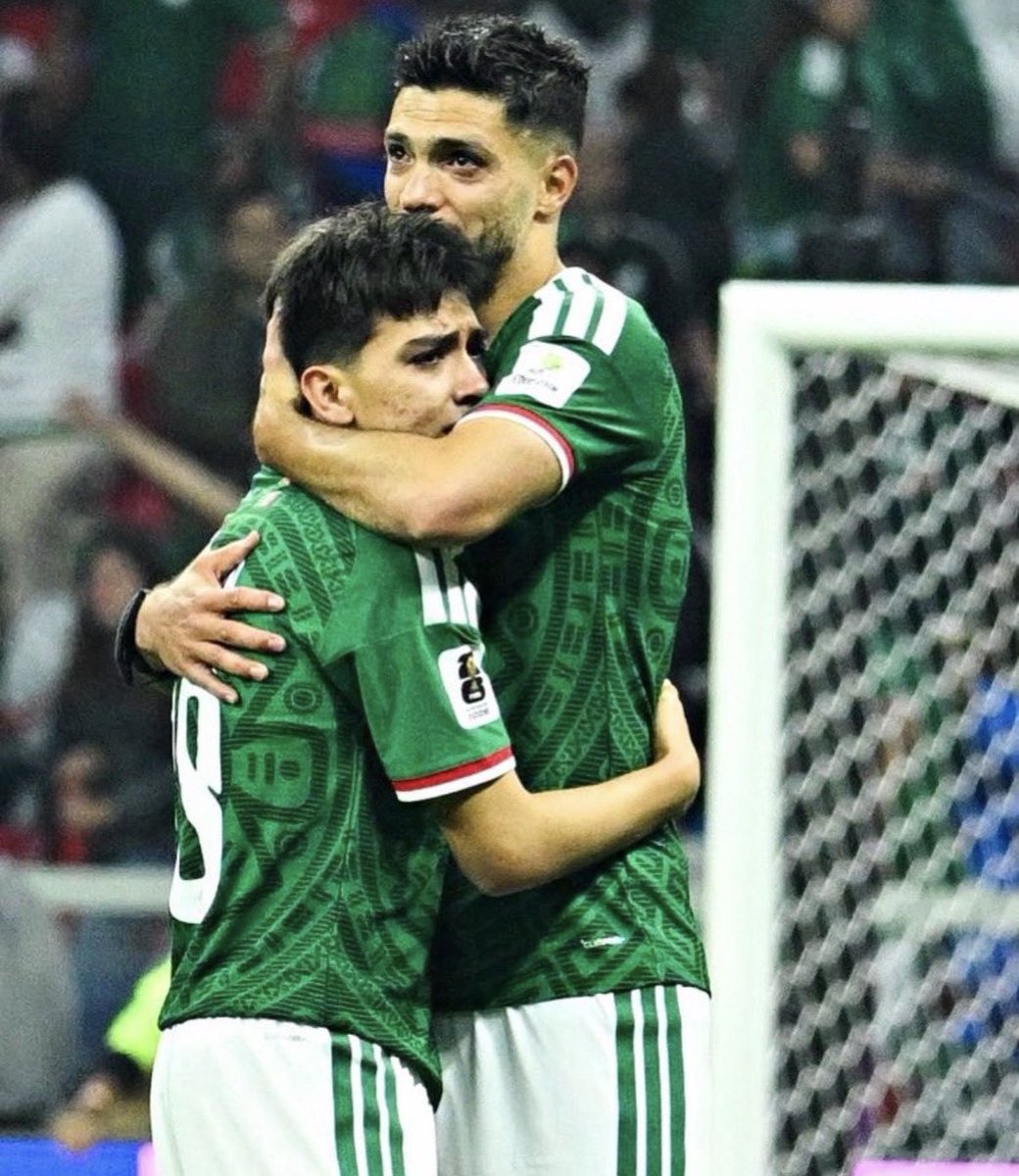 Yemayiss's tweet photo. cómo me van a romper el corazón así https://t.co/hEIKUPJFDE
