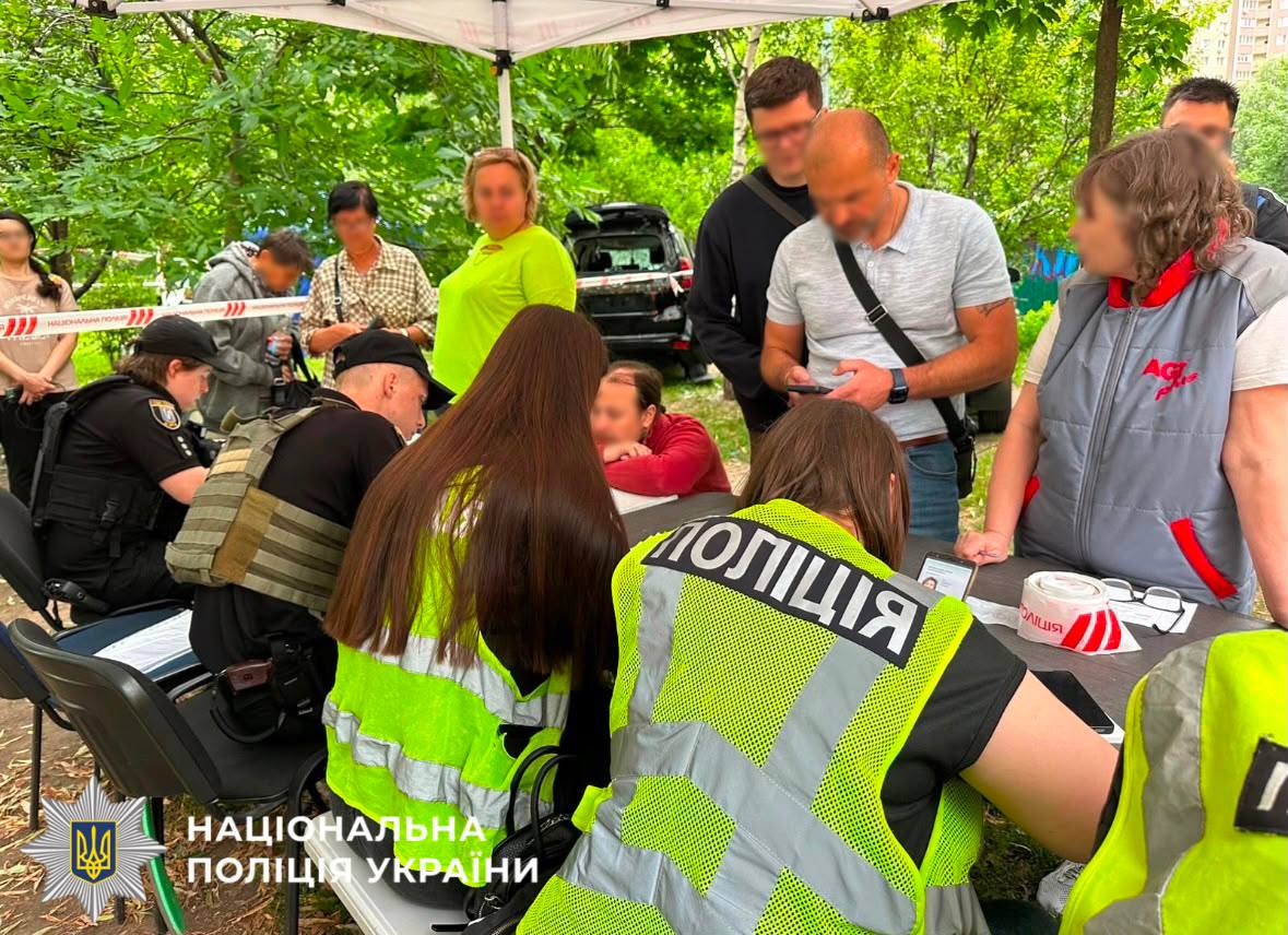 NPU_GOV_UA's tweet photo. ❗️9  загиблих та понад 40 поранених: поліція Києва документує наслідки чергової російської атаки по столиці

Деталі: https://t.co/IxZAgqOY93

#stoprussia https://t.co/yFjiS8schB