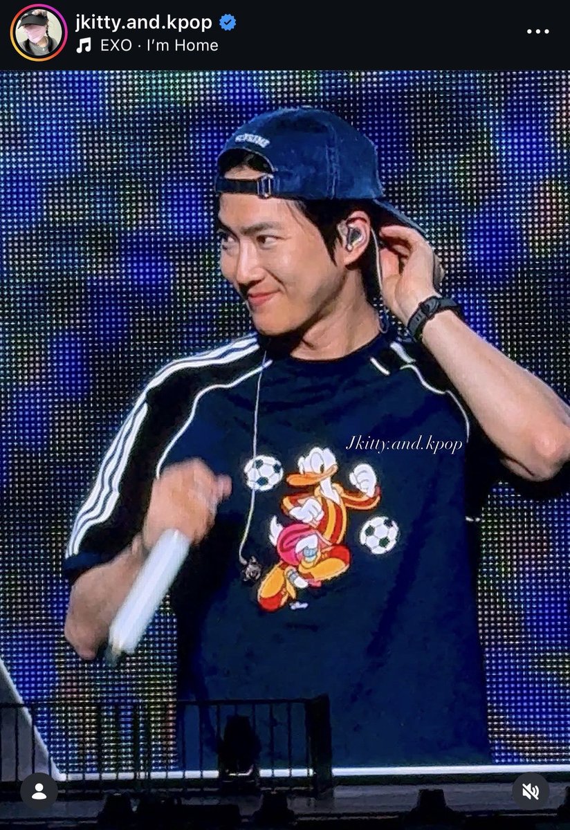 junmyeonment's tweet photo. SUHO Fit Check

Souncheck in Manila Day 02
Adidas x Brain Dead x Disney (Sold Out)
IDR 940.000,-
sold out in Adidas website 

#SUHO #EXO #KimJunmyeon #SUHOFitCheck #SUHOOOTD https://t.co/ZY31PP13XH