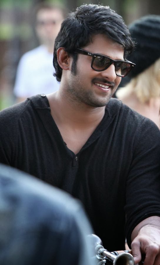 PrabhasNetwork_'s tweet photo. Effortlessly Classy. Naturally Stylish... 😍
Always #Prabhas 🔥

Young RebelStar from #Mirchi ❤️‍🔥😎 https://t.co/vX6QSRhk55