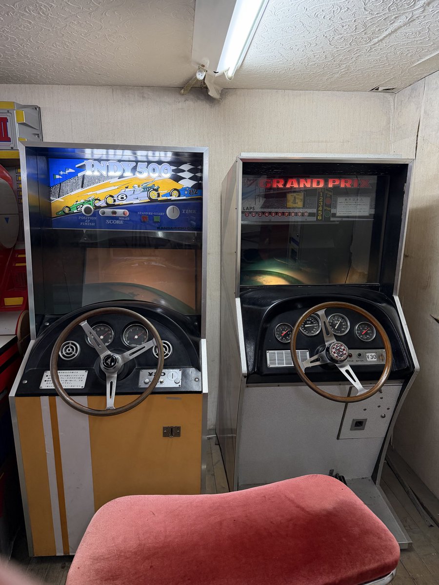 fumishas's tweet photo. メインのゲームコーナー
FUJIのスピードレースは去年より少し右に行ける様になった
ダイブボンバーは去年より状態良い！
去年動かなかったインディ500が復活
セガのグランプリはちゃんと動くから良し
アタックが戦車動かなくて残念😢 https://t.co/XegmqhY8Qt
